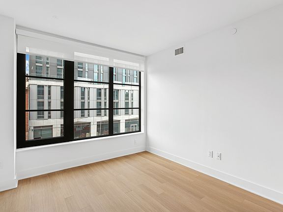 4th image of 499 President St #216