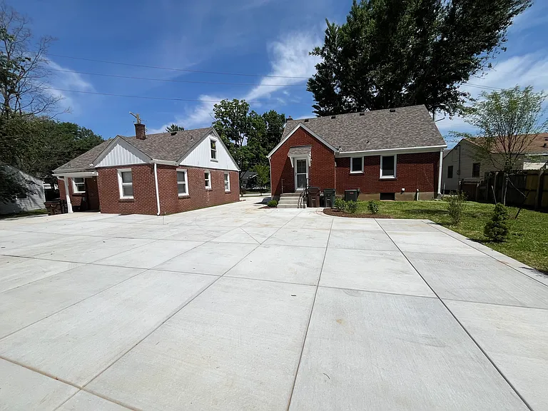 8212 Whipps Mill Rd — Photo 10