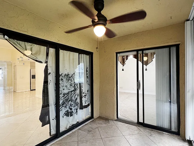 9617 Riverside Dr #6 — Photo 14