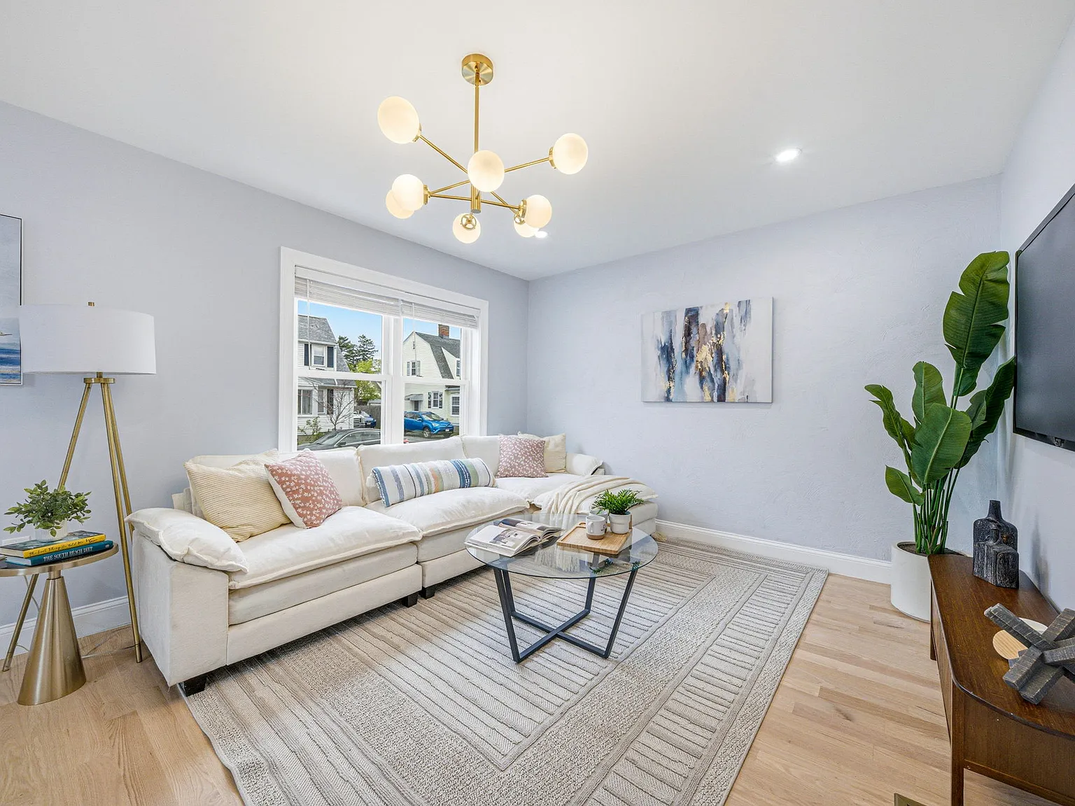 3 bed, 1130 sqft, $3,400 — Photo 1