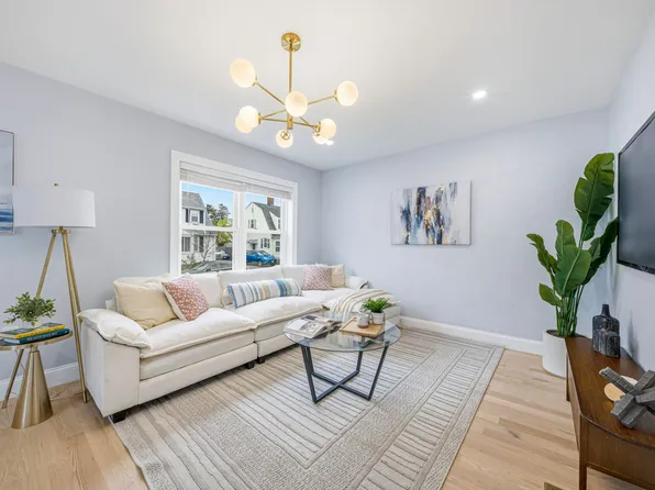 30 Arnold St, Quincy, MA 02169