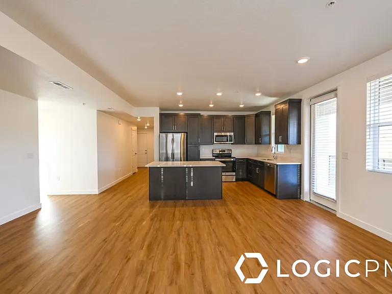 754 W Blue Magic Ln #201 — Photo 25