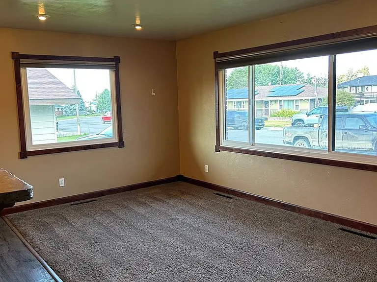 3470 S Hillcrest Dr — Photo 5