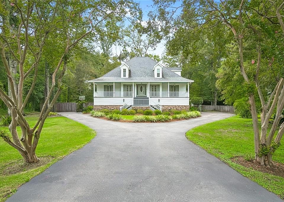 1st image of 218 Scotchpine Dr