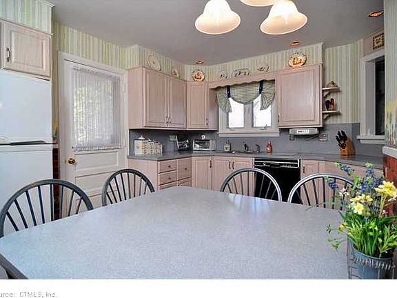 4th image of 319 White Ave