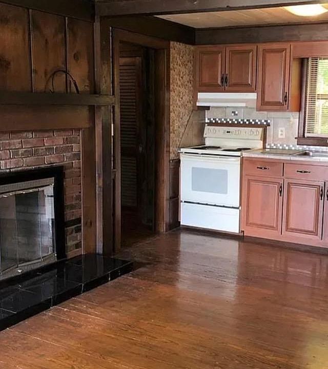 2nd image of 123 Main St