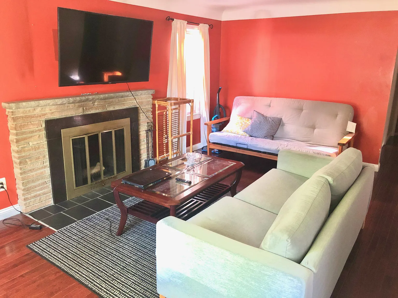410 Catalpa Dr — Photo 3