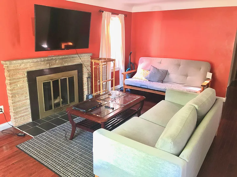 410 Catalpa Dr — Photo 3