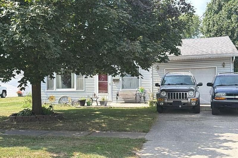 1st image of 752 N Abigail St