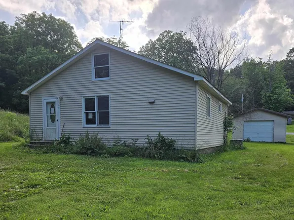 300 Davis St, Dongola, IL 62926