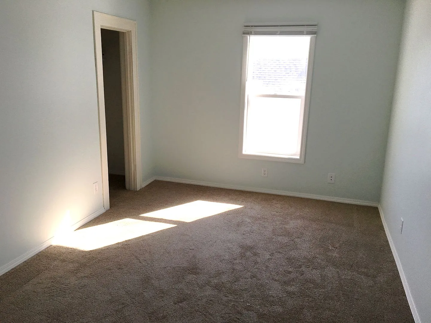 209 4th St NE — Photo 4