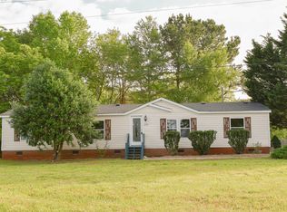 107 Dennis Hills Dr, Wellford, SC 29385