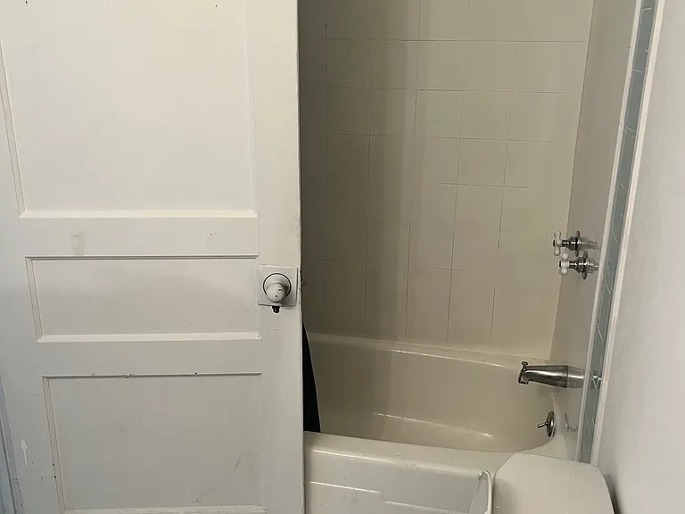 822 Bay St — Photo 10