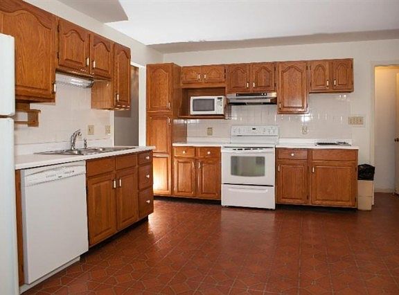 5th image of 1121 Crooked Creek Ln