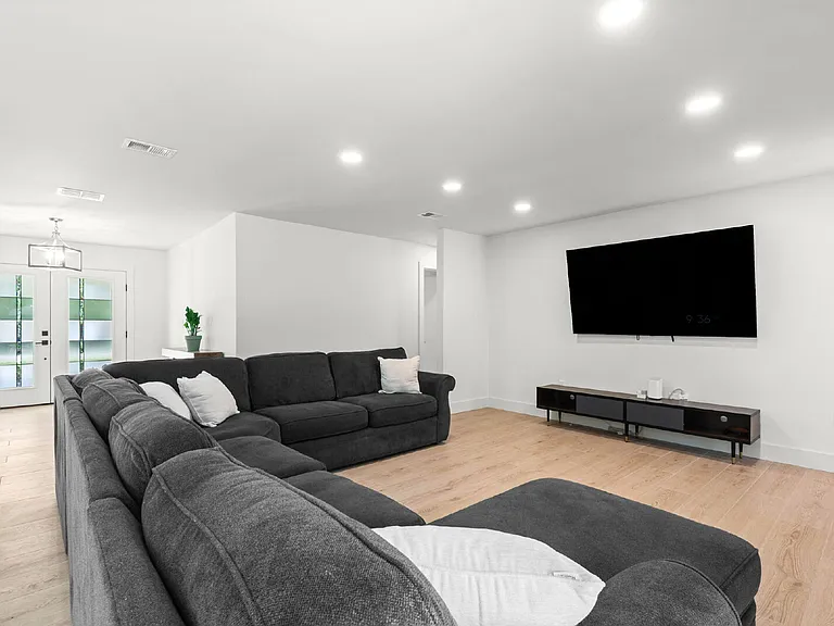 2507 Edgewater Dr — Photo 11