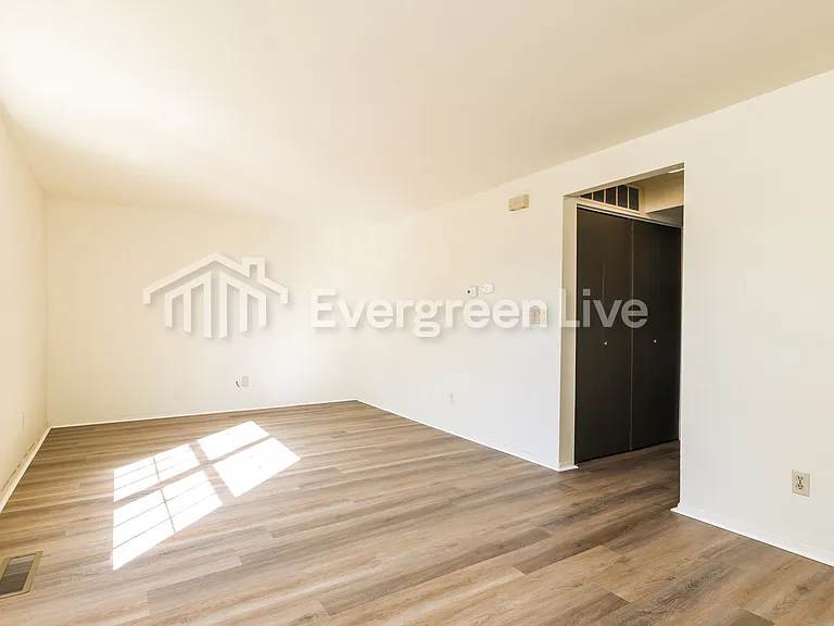 8027 Mount Hood Dr — Photo 7