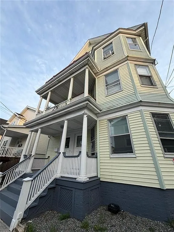 3 bed, 1.0 bath, 1380 sqft, $2,300 — Photo 2