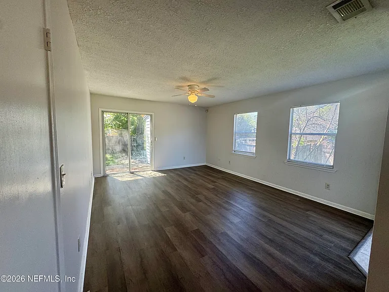 8846 Cavender Dr — Photo 2