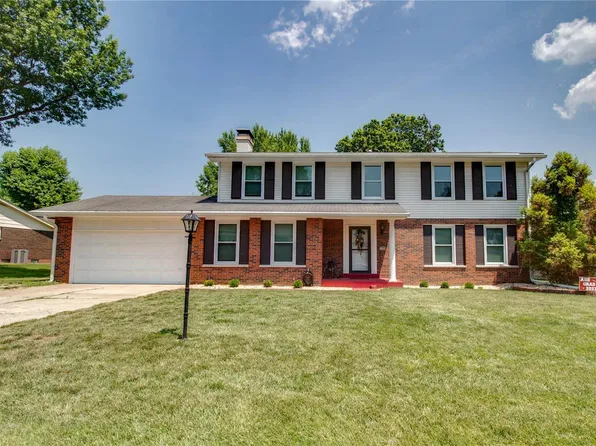 5309 River Aire Dr, Godfrey, IL 62035
