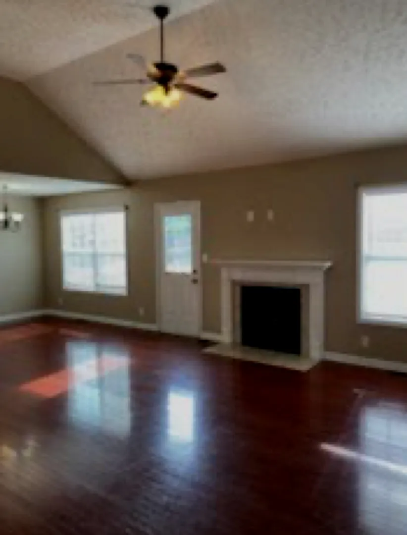 1351 Whitt Ln - Two Weeks Free w/ Same Day Move In — Photo 3