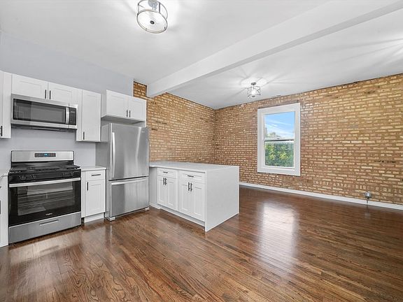 4th image of 2648 N Washtenaw Ave APT 2