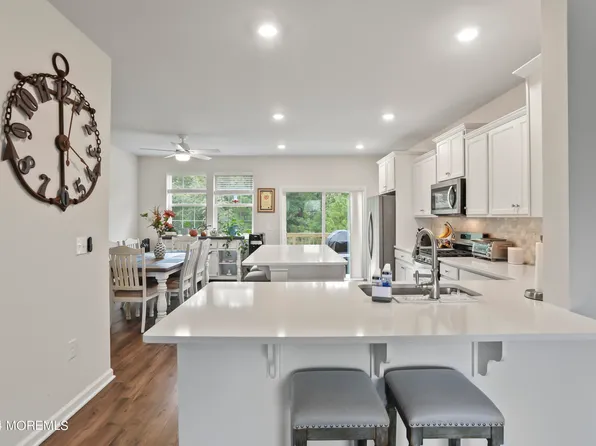 153 Melanie Way #602, Manahawkin, NJ 08050