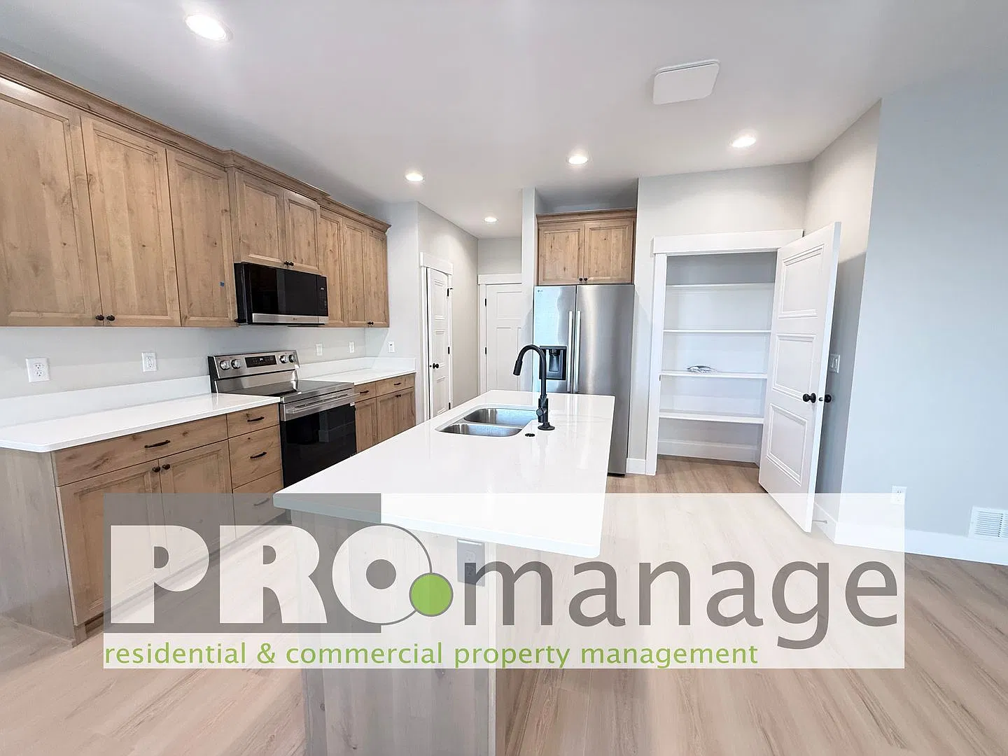 *NEW* Townhome with attached garage — Photo 2