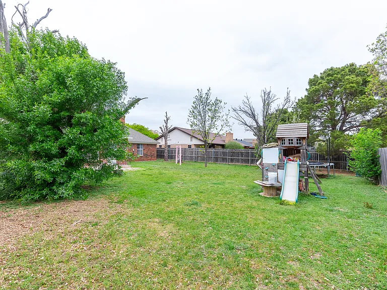 857 Chaucer Dr — Photo 35
