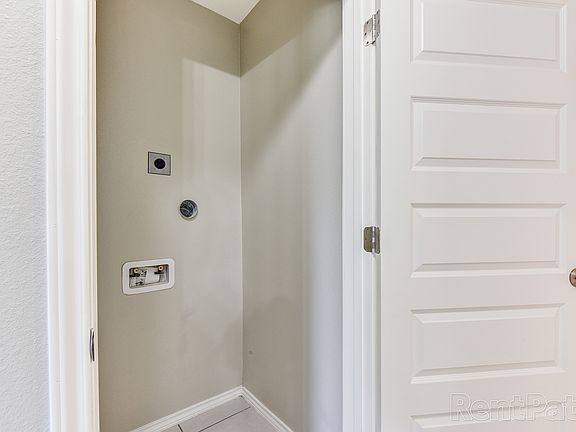 2nd image of 511 E Hackberry St #F3f9ea916