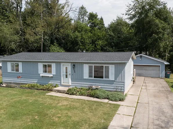 498 N Maple St, Fennville, MI 49408