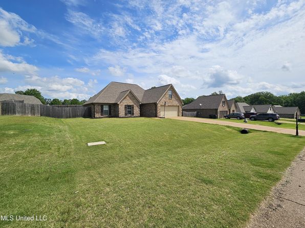 121 Highland Dr, Senatobia, MS 38668