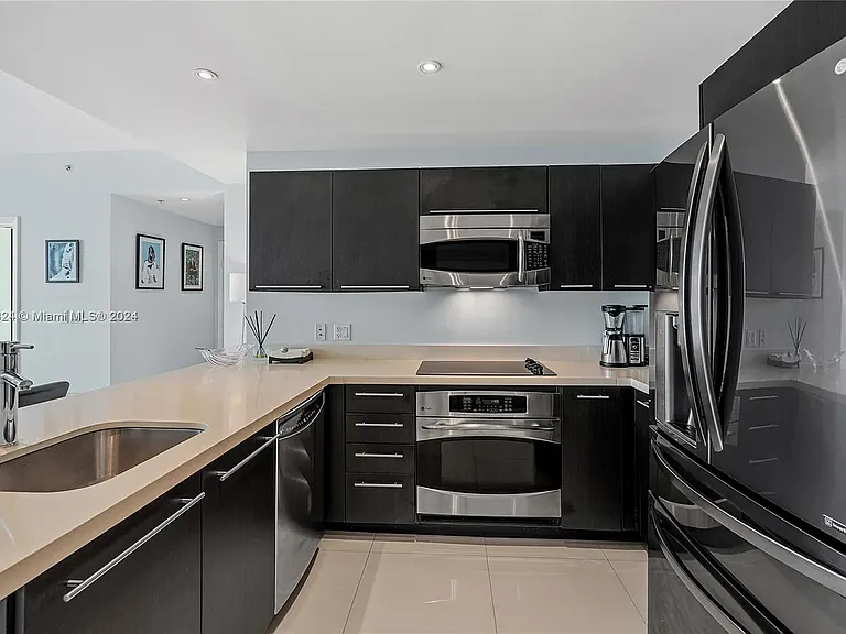 90 SW 3rd St #3501 — Photo 18
