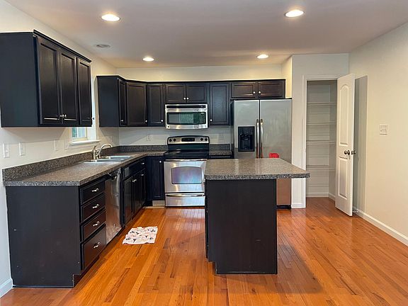 Kitchen (First Floor)