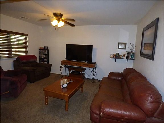 5th image of 4121 SE 25th St