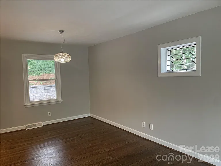 540 Carolyn Ln — Photo 9