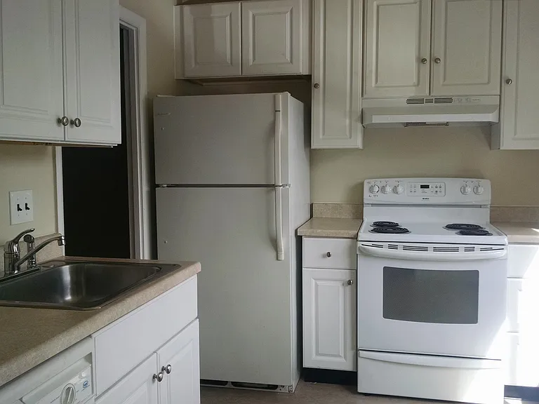 18 Wayside Ct — Photo 1