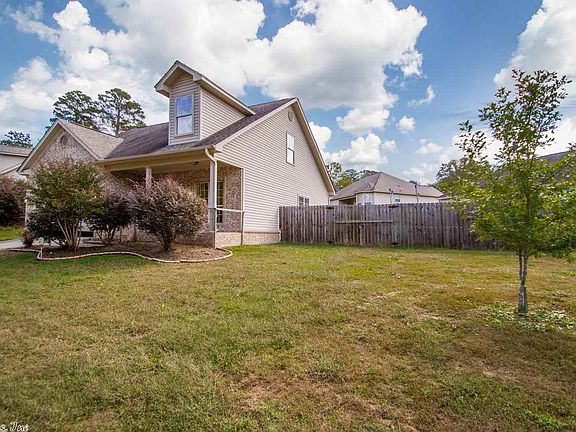 2nd image of 1121 English Oak Dr