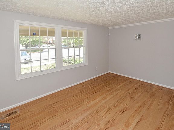 4th image of 1106 Tway Ln