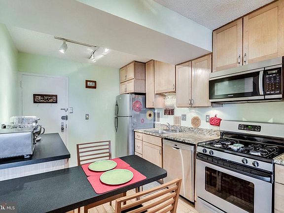 5th image of 3701 S George Mason Dr Unit 504N