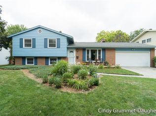 1518 Eastlawn Rd SE, East Grand Rapids, MI