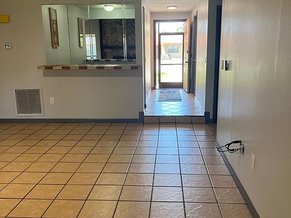 4th image of 913 Cypress Wood Ln