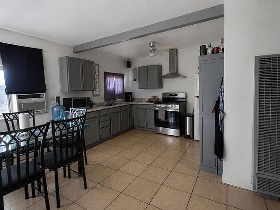 3rd image of 11985 Chamberlaine Way