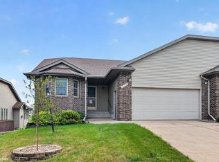 2226 Edgebrook Dr, Marshalltown, IA 50158