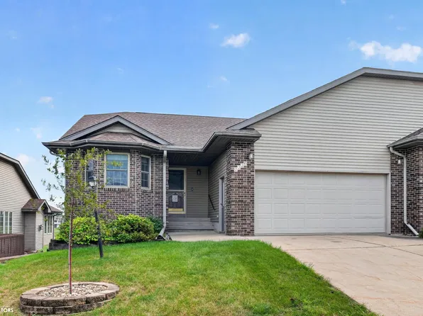 2226 Edgebrook Dr, Marshalltown, IA 50158