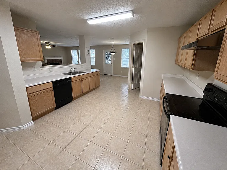 511 Travis Ranch Trl — Photo 11