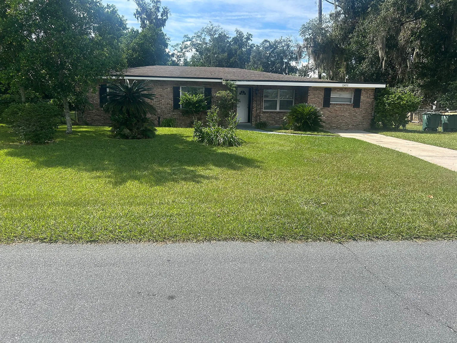 4 bed, 1.5 bath, 1186 sqft, $1,850 — Photo 1
