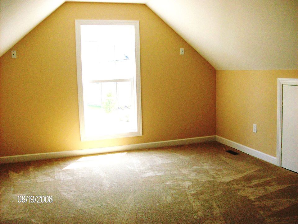 2nd image of 104 Cashmere Ln