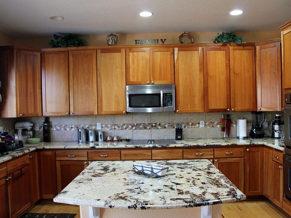 Kitchen with Granite