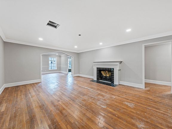 4th image of 3909 Austin Ave