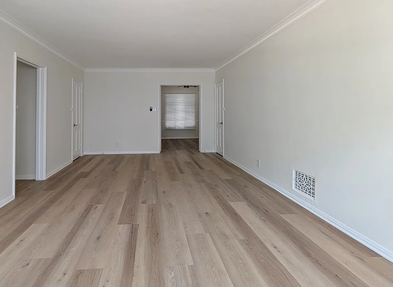 1 bed, 720 sqft, $2,400 — Photo 3